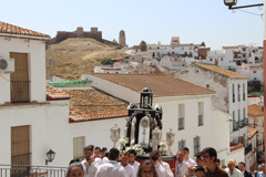 lora celebra la festividad del Corpus Christi